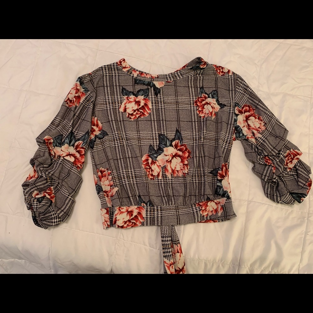 NWOT Grey floral blouse size S